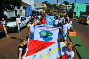 Foto - Caminhada do Dia Mundial da Água - Alunos da Escola Ayrton Senna