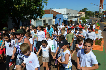 Foto - Caminhada do Dia Mundial da Água - Alunos da Escola Ayrton Senna