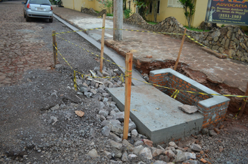 Foto - Obras de asfaltamento - Rua Tapuias e Rua Gaurama