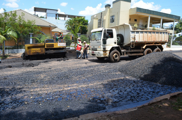 Foto - Obras de asfaltamento - Rua Tapuias e Rua Gaurama