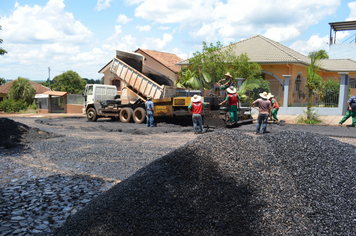Foto - Obras de asfaltamento - Rua Tapuias e Rua Gaurama