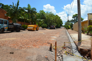 Foto - Obras de asfaltamento - Rua Tapuias e Rua Gaurama
