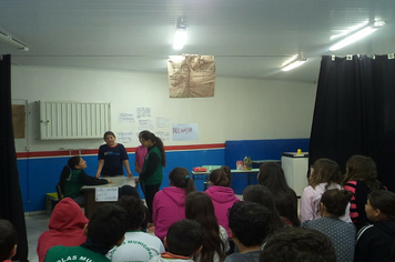 Escola Arcelino Soares Bueno trabalha educação fiscal através de teatro