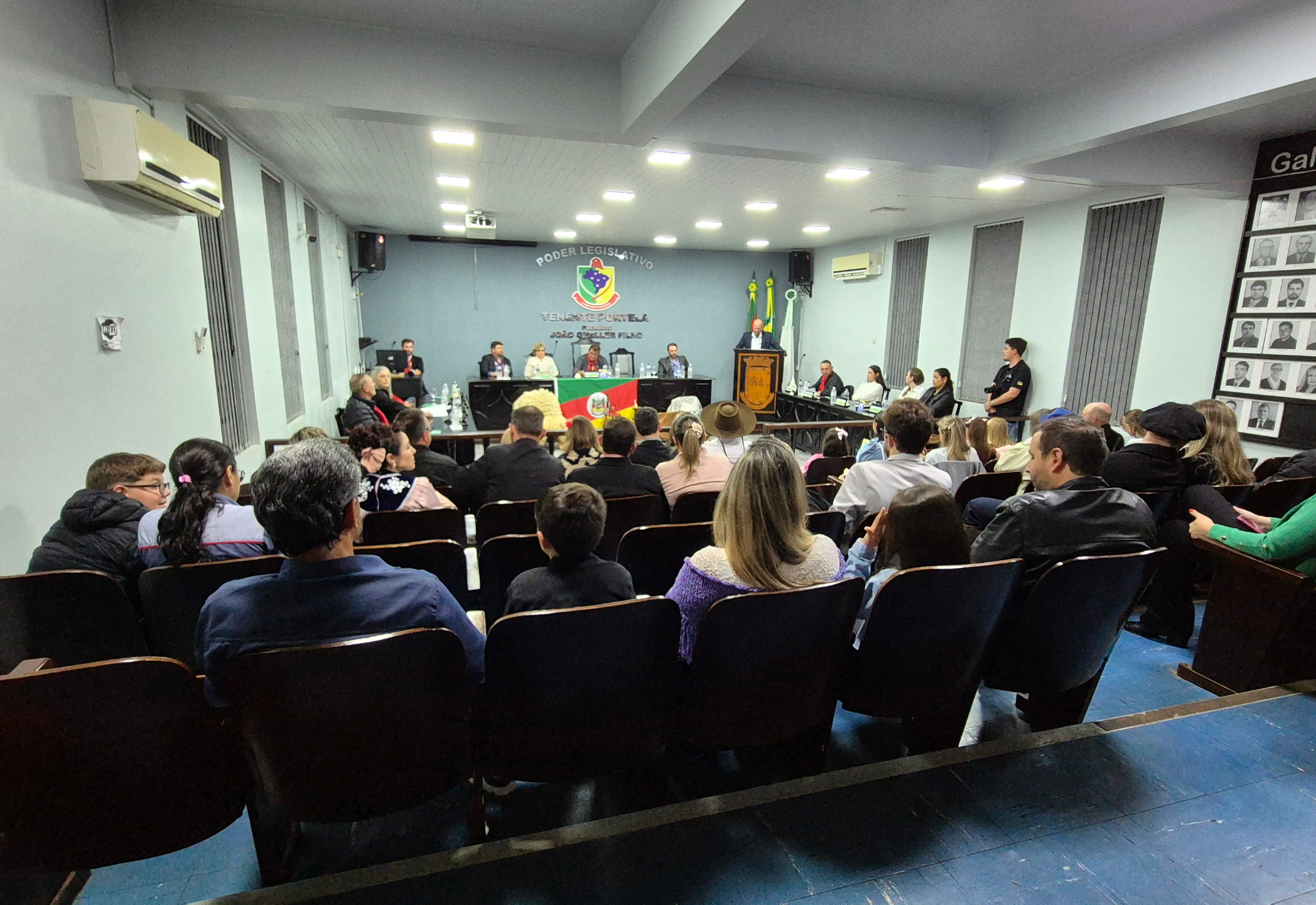 PREFEITO SALA PARTICIPA DE SESSÃO SOLENE EM HOMENAGEM À SEMANA FARROUPILHA