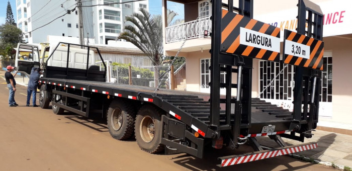 Município equipa caminhão para transporte de máquinas pesadas