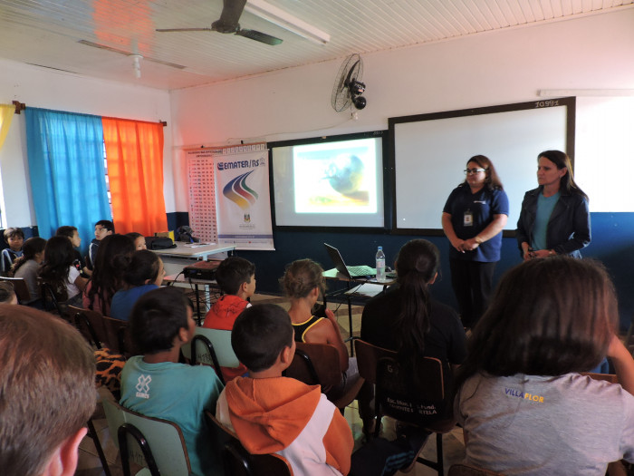 Alunos da Escola Tenente Portela participam de Palestra em alusão ao dia mundial da água