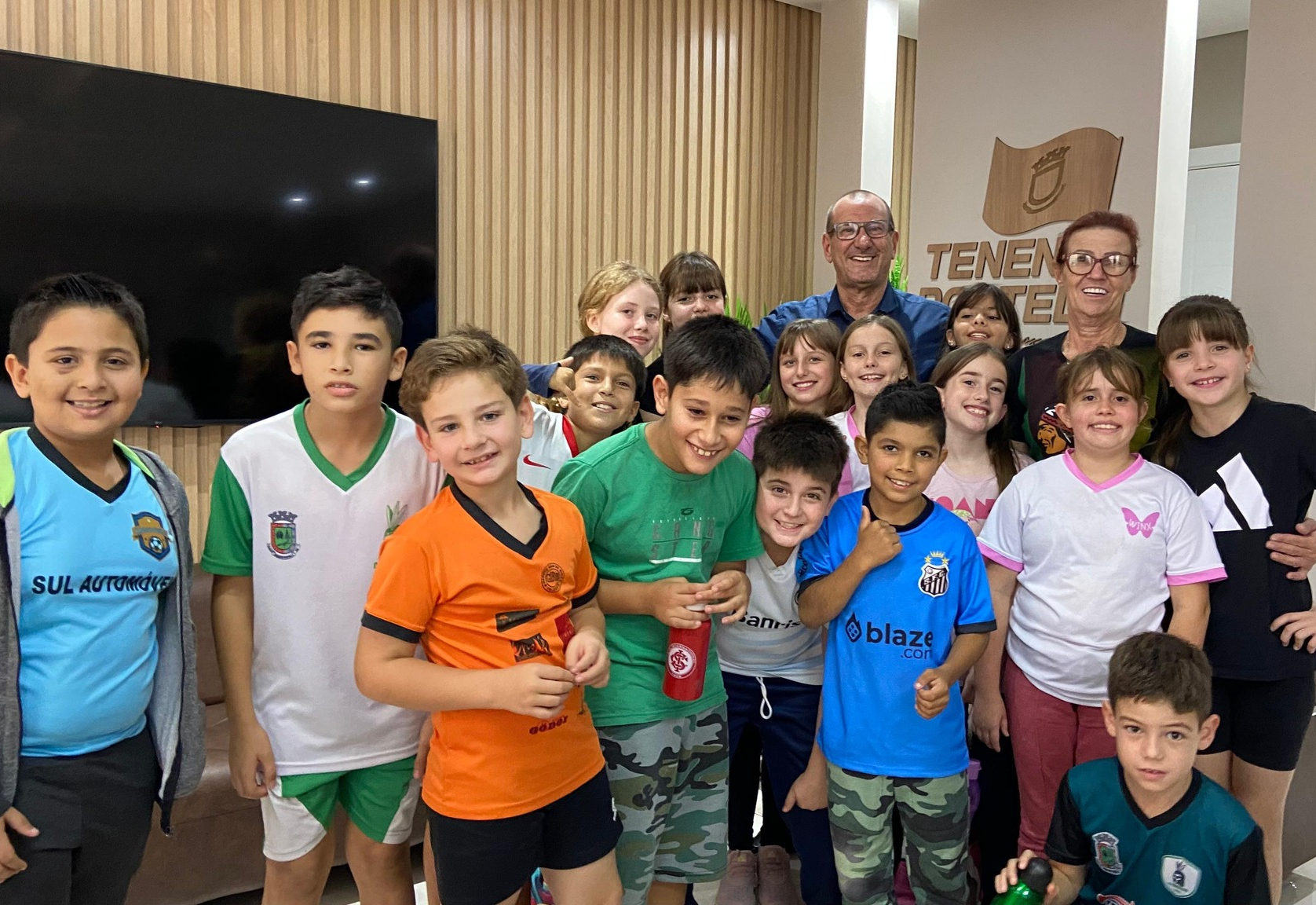 PREFEITURA DE TENENTE PORTELA RECEBE ALUNOS DA ESCOLA ESTADUAL SEPÉ TIARAJU 