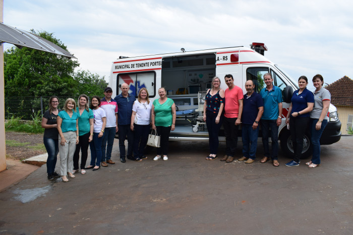 Administração entrega Ambulância UTI Móvel /neonatal