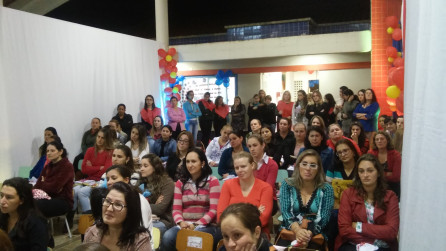 EMEI Descobrindo o Saber faz homenagens às mães