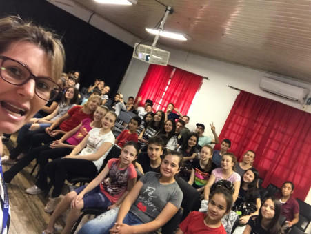 Alunos da Escola Ayrton Senna participam de  Palestra referente à Saúde mental na adolescência