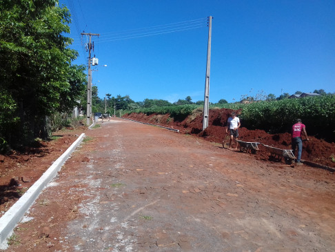 Obra de calçamento no Bairro Perimetral está em andamento