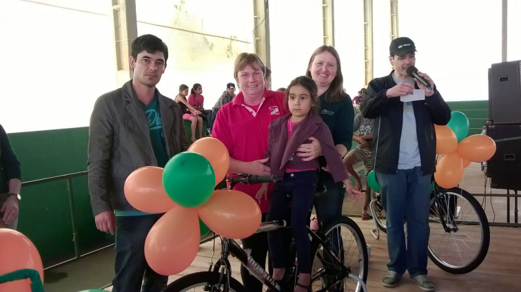 Passeio ciclístico reuniu centenas de crianças no último sábado