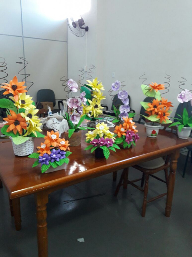CRAS Encerramento de Oficina Confecção de flores em EVA