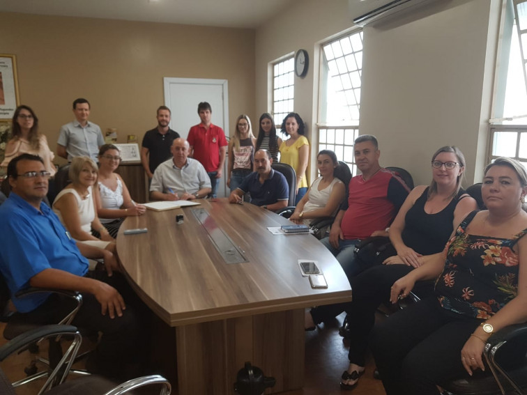 Vice-prefeito Valdir assume prefeitura durante férias do prefeito