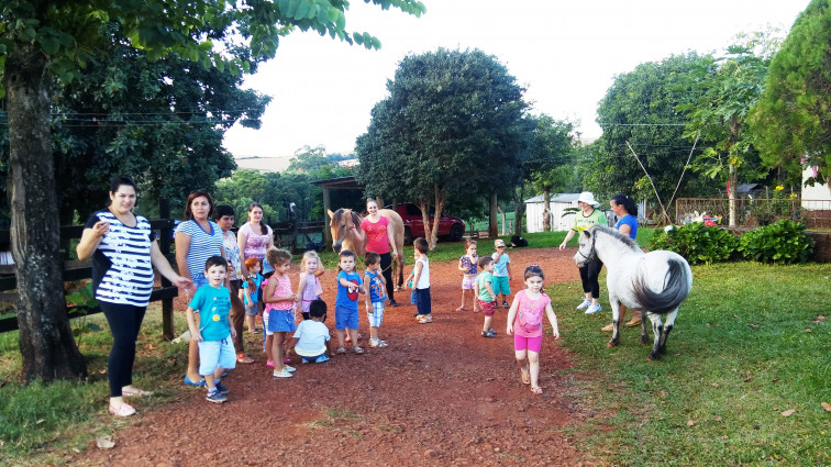 E.M.E.I Turma Gis de Cera - realiza passeio ecológico