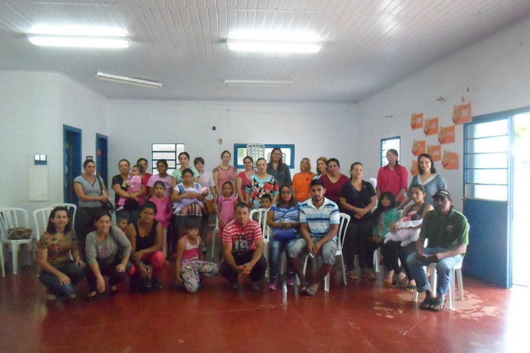 O Centro de Referência da Assistência Social  CRAS  realiza reunião com pais 