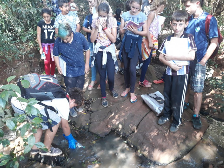 Escola Marcílio Dias realiza atividade  de campo com seus alunos