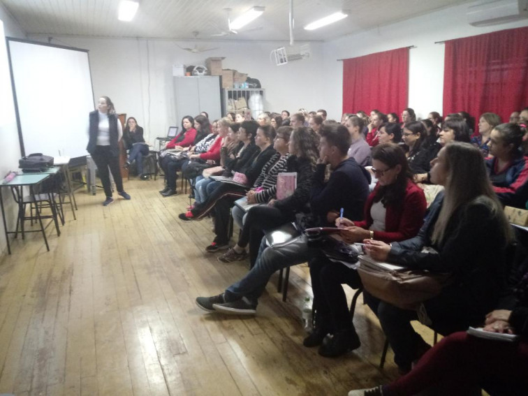 SECRETARIA DE EDUCAÇÃO REALIZA FORMAÇÃO DO PNAIC