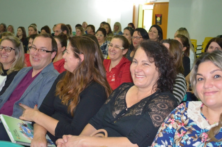 Rede Municipal de Ensino Participa de Oficina
