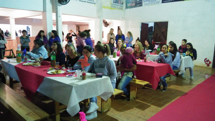 Homenagem as Mães Turma do Giz de Cera