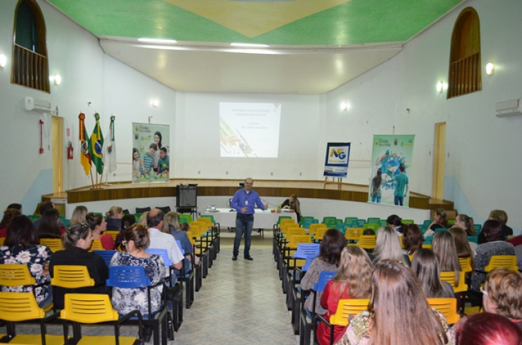 Rede Municipal de Ensino Participa de Oficina