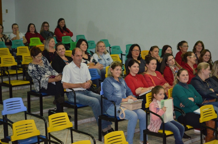 Rede Municipal de Ensino Participa de Oficina