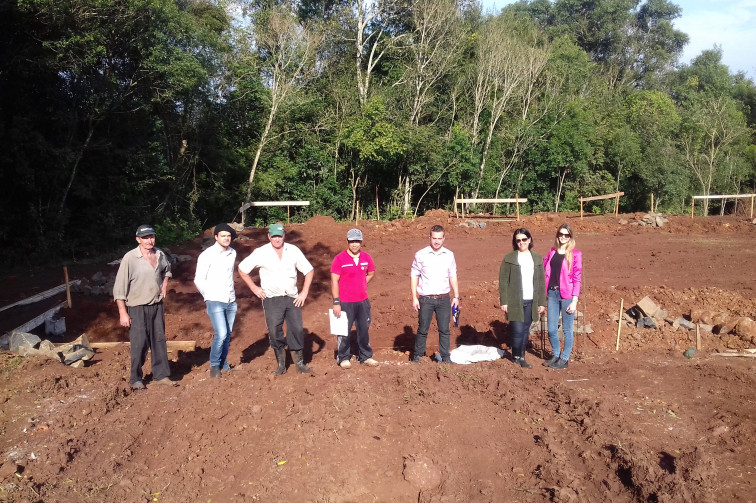 Iniciadas as obras de quadra poliesportiva na Comunidade Linha Becker  
