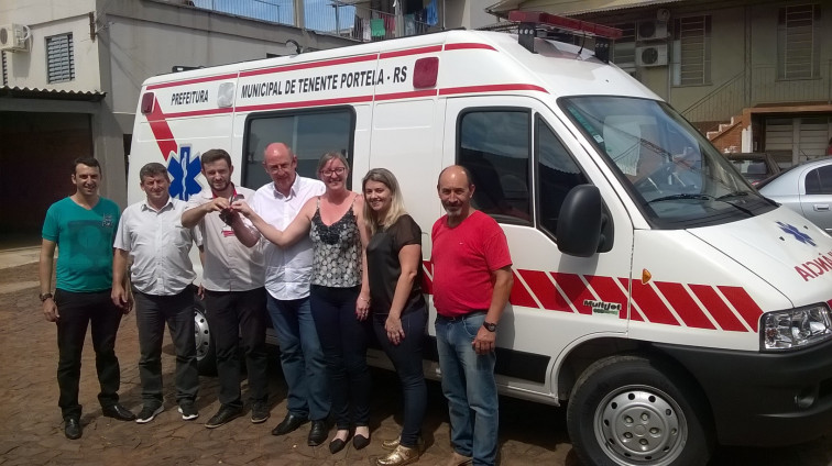 Ambulância para UTI móvel foi entregue ao município