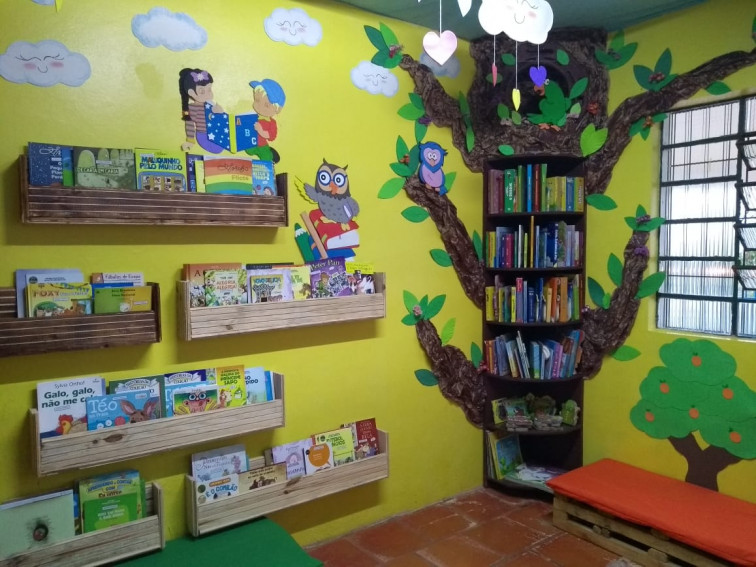 Biblioteca Livro de Ouro foi reinaugurada