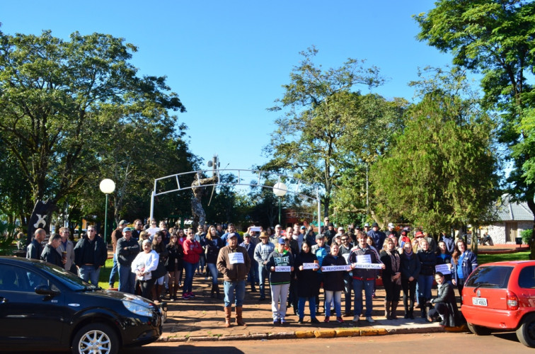 Sindicato dos Municipários de Tenente Portela organizaram ato em protesto contra a reforma da previdência