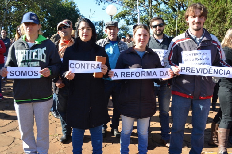 Sindicato dos Municipários de Tenente Portela organizaram ato em protesto contra a reforma da previdência