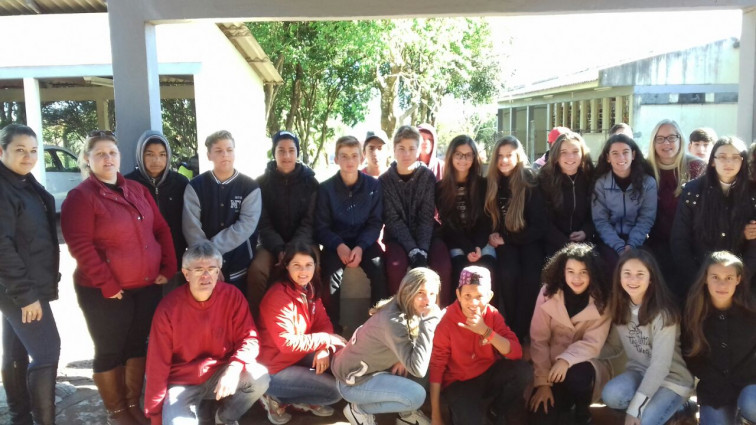 Alunos da escola Ayrton Senna conhecem presídio Estadual de Três Passos