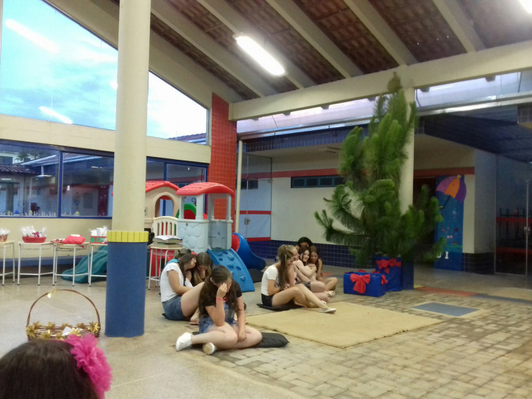 ESCOLA DESCOBRINDO O SABER REALIZA CONFRATERNIZAÇÃO COM PAIS E PROFESSORES