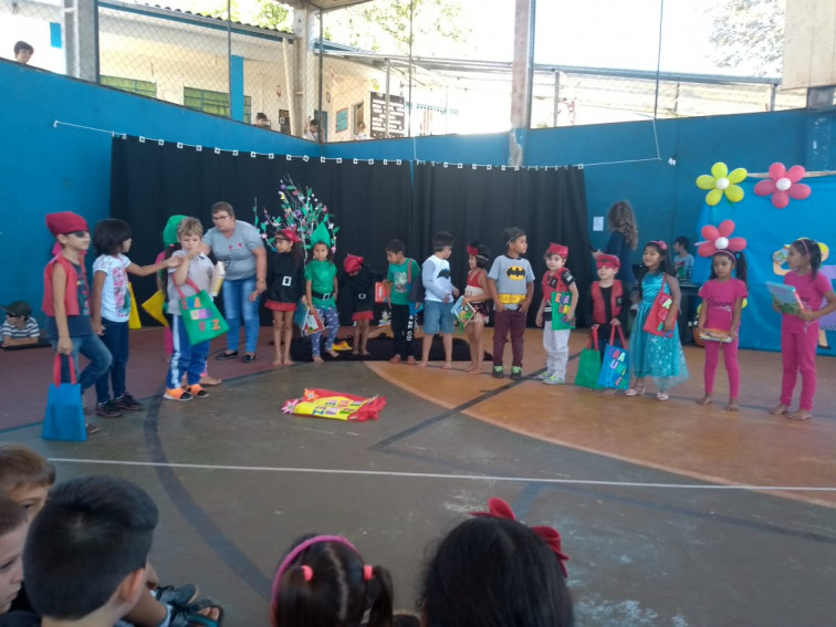 Escola Municipal Arcelino realiza o II Chá Literário