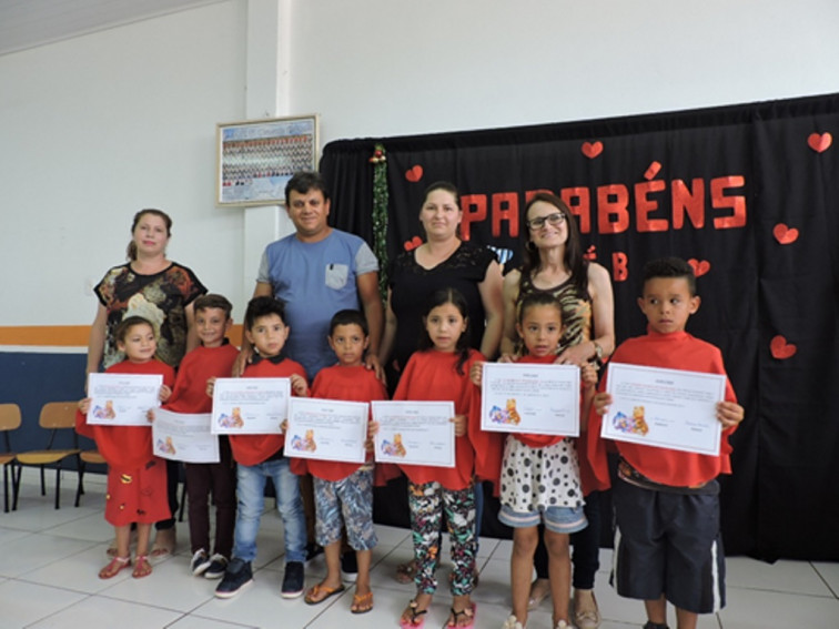 Formatura alunos Pré B da Escola Municipal Tenente Portela 