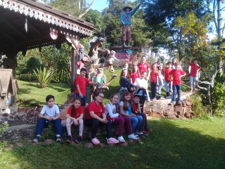 Alunos da Escola Ayrton Senna participam de Expedição Investigativa em Jardim Temático