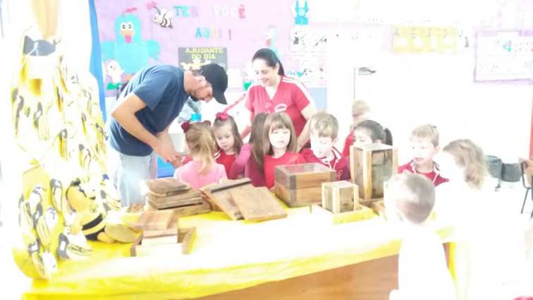 Turma Pré A  da Escola Ayrton Senna participa Projeto Favinho de Mel 