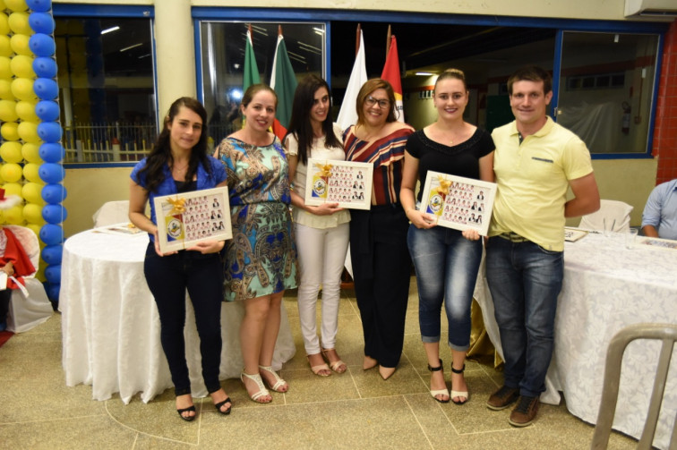 Formatura da  7º turma da EMEI Descobrindo o Saber