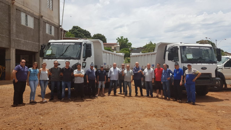 Prefeitura Adquire  dois caminhões Caçamba 0 KM