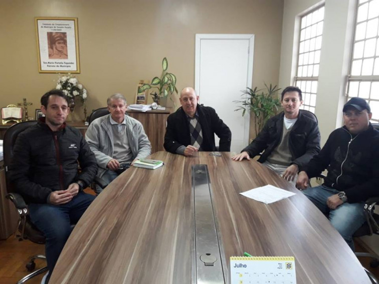 Prefeito Recebeu em seu gabinete Representantes da Associação Leão da Colina
