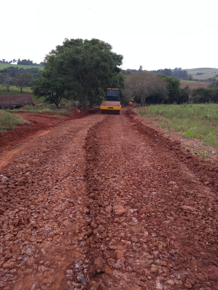 Secretaria de Desenvolvimento Rural realiza serviços de melhoria à acessos de propriedades