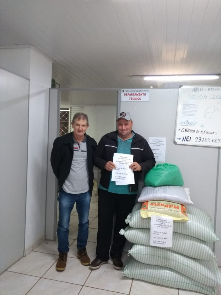 Município repassa sementes para agricultores do programa de recuperação de solo