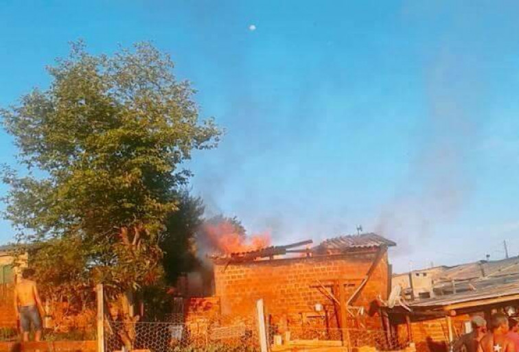 Secretaria de Assistência Social Promove  Mobilização para ajudar  Família que perdeu  casa em incêndio em Tenente Portela
