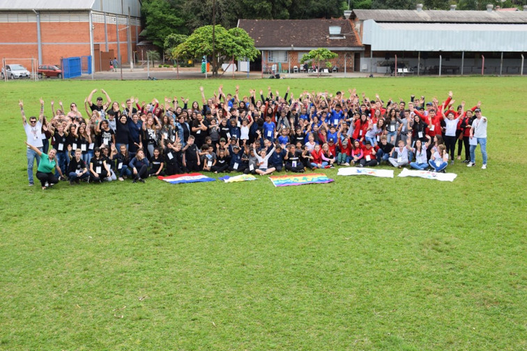 Alunos da rede Municipal de Ensino  de Tenente Portela participaram do  1º Intercoop -  Promovido pelo Sicredi Celeiro RS/SC