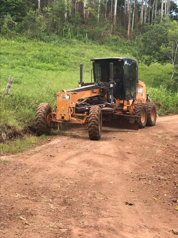 Secretaria de Desenvolvimento Rural realiza melhorias em acessos  e estradas no interior do município