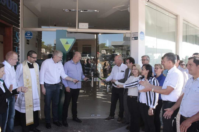  Prefeito e Vice participam de inauguração da Agência do Sicoob