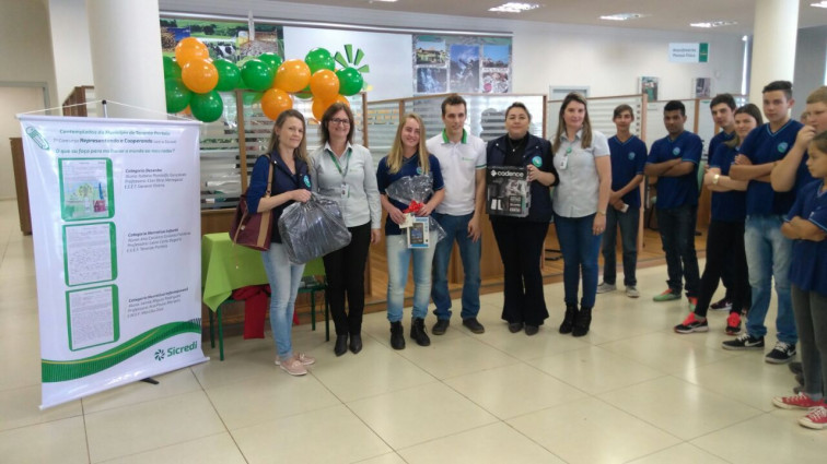 Aluna da Escola Marcílio Dias Vence Concurso Cutural
