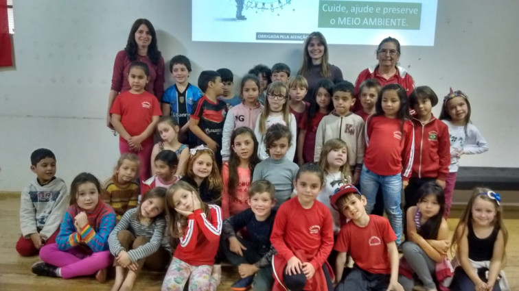 Alunos da Escola M. Ayrton Senna  desenvolvem Projeto sobre o Meio Ambiente 