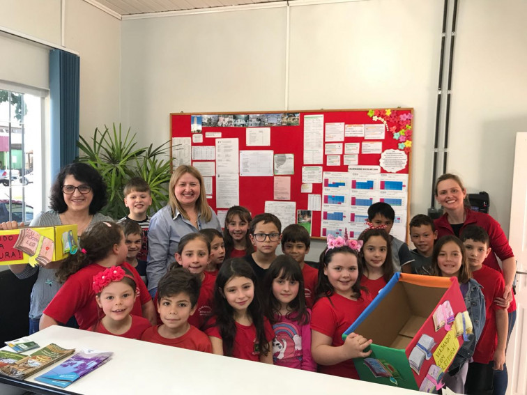 Projeto de Incentivo a Leitura  - Escola Municipal  Ayrton Senna