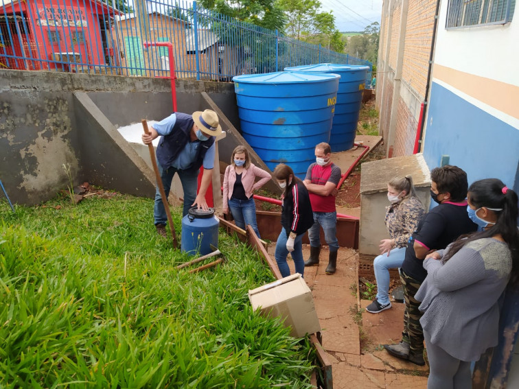 Projeto Composteiras  nas Escolas visa reduzir a quantidade de lixo e a reeducação ambiental